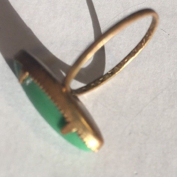 VINTAGE BRASS RING MADE IN CZECHOSLOVAKIA OPAQUE GREEN OVAL 15MM