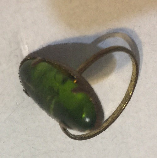VINTAGE BRASS RING MADE IN CZECHOSLOVAKIA LIGHT SEE-THROUGH GREEN OVAL 15MM