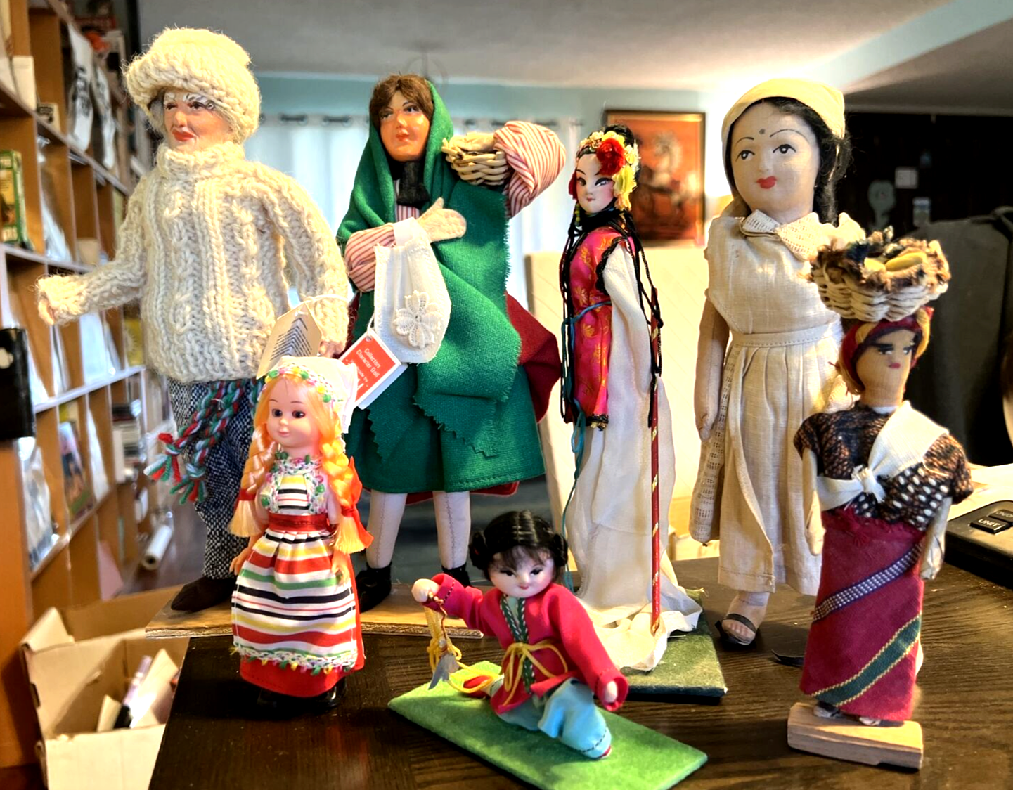 VINTAGE FOREIGN DOLL COLLECTION JAY AT DUBLIN OTHERS DOLLS OF THE WORLD SET OF 7