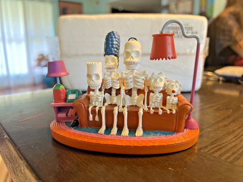 SIMPSONS HAMILTON STATUE COUCH SKELETON GAG SCULPTURE HALLOWEEN