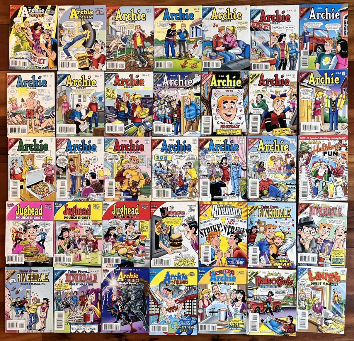 LOT OF 35 ARCHIE DIGEST AND DOUBLE DIGEST BETTY VERONICA JUGHEAD 2003-2009