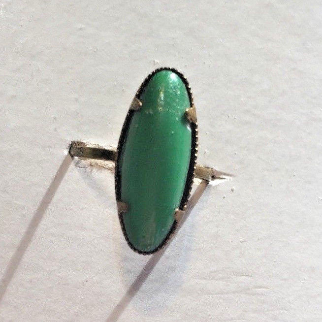 VINTAGE BRASS RING MADE IN CZECHOSLOVAKIA OPAQUE GREEN OVAL 15MM