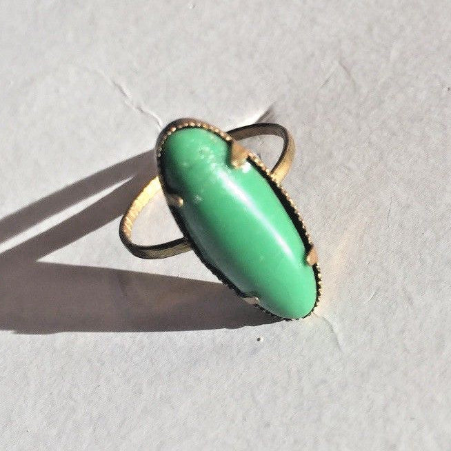 VINTAGE BRASS RING MADE IN CZECHOSLOVAKIA OPAQUE GREEN OVAL 15MM