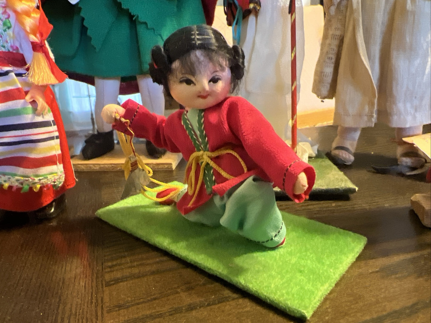 VINTAGE FOREIGN DOLL COLLECTION JAY AT DUBLIN OTHERS DOLLS OF THE WORLD SET OF 7