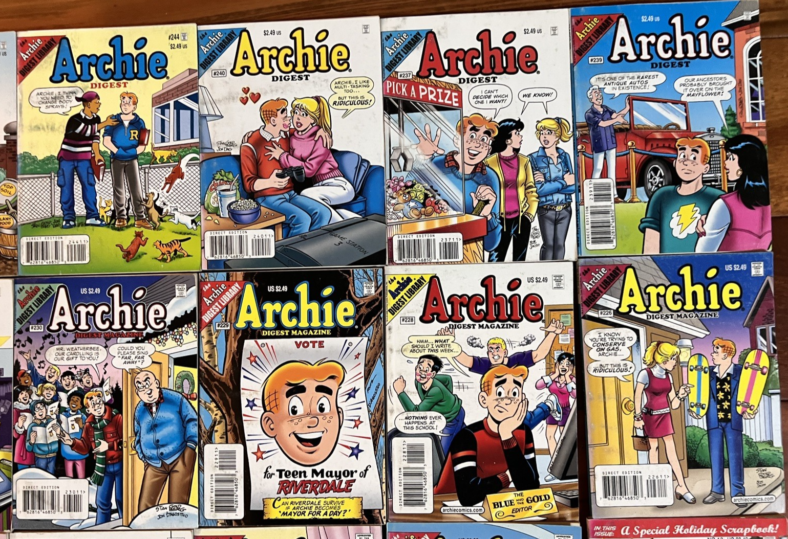 LOT OF 35 ARCHIE DIGEST AND DOUBLE DIGEST BETTY VERONICA JUGHEAD 2003-2009